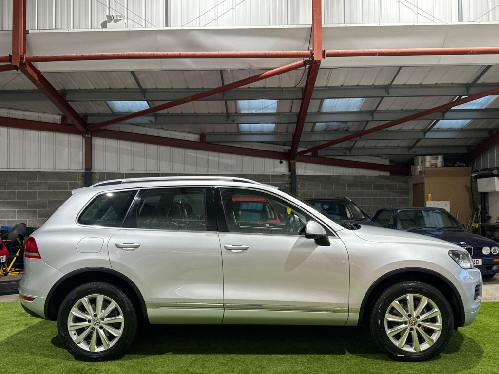 View VOLKSWAGEN TOUAREG 3.0 TDI V6 BlueMotion Tech SE Tiptronic 4WD Euro 5 (s/s) 5dr