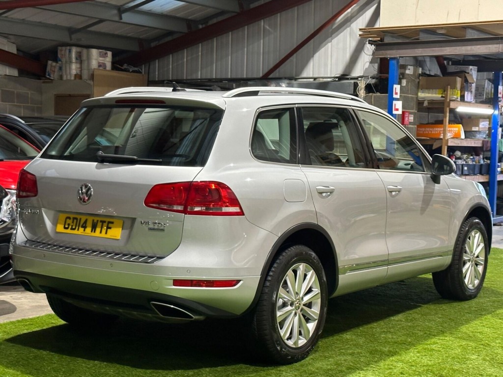 View VOLKSWAGEN TOUAREG 3.0 TDI V6 BlueMotion Tech SE Tiptronic 4WD Euro 5 (s/s) 5dr