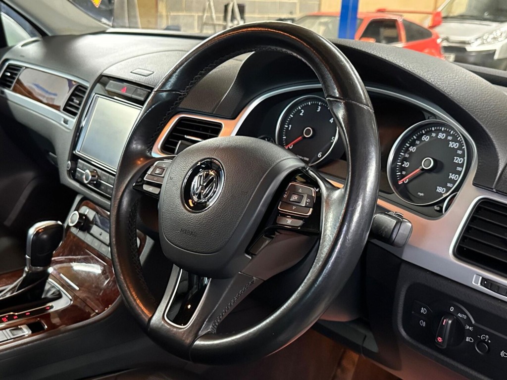 VOLKSWAGEN TOUAREG