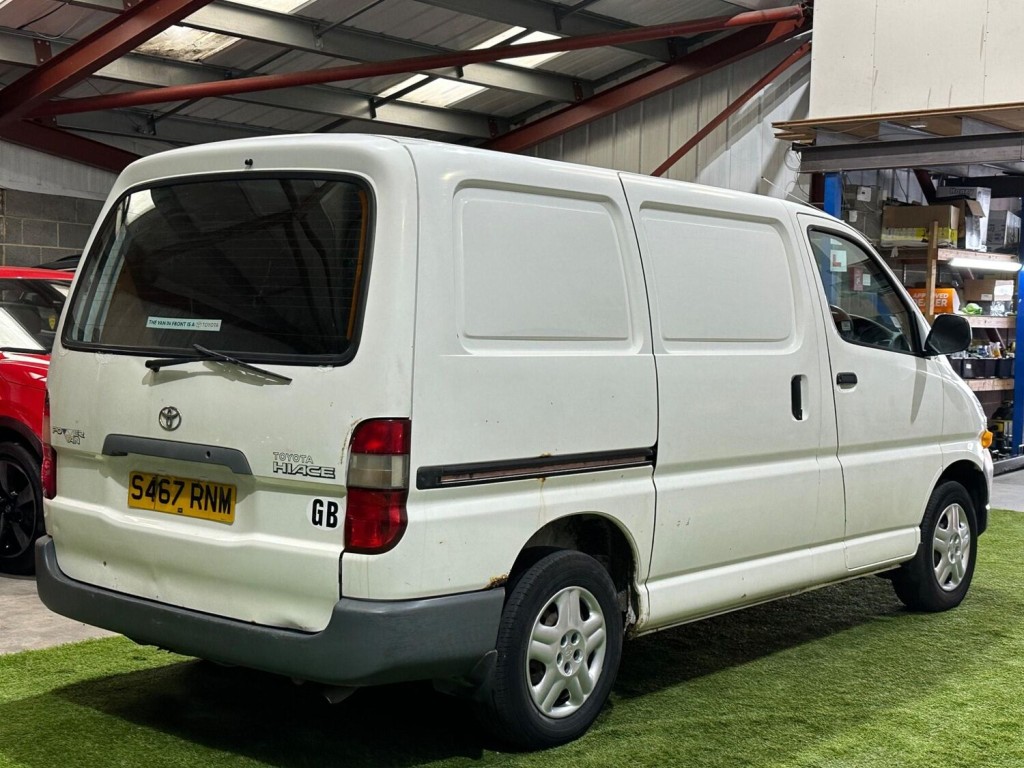 TOYOTA HIACE