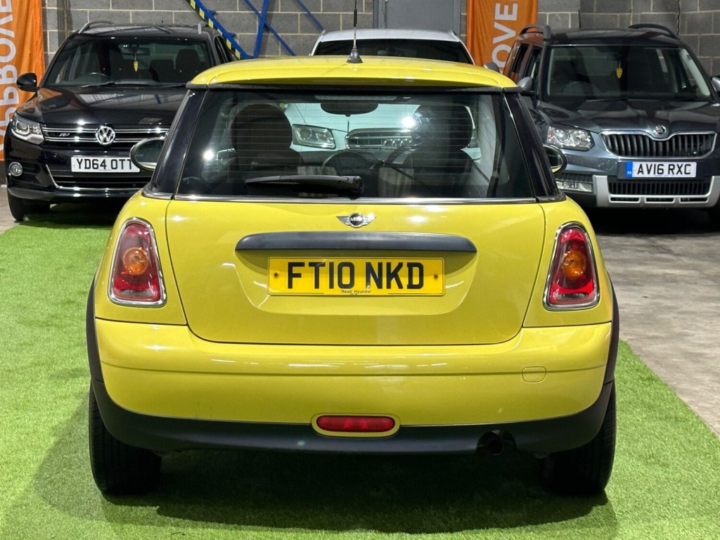 MINI HATCH