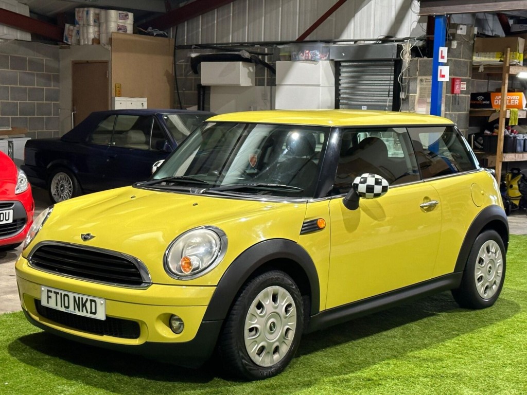 MINI HATCH