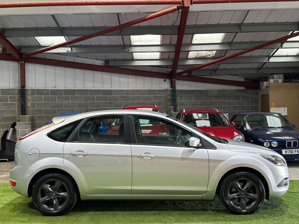 View FORD FOCUS 1.6 TDCi DPF Zetec 5dr