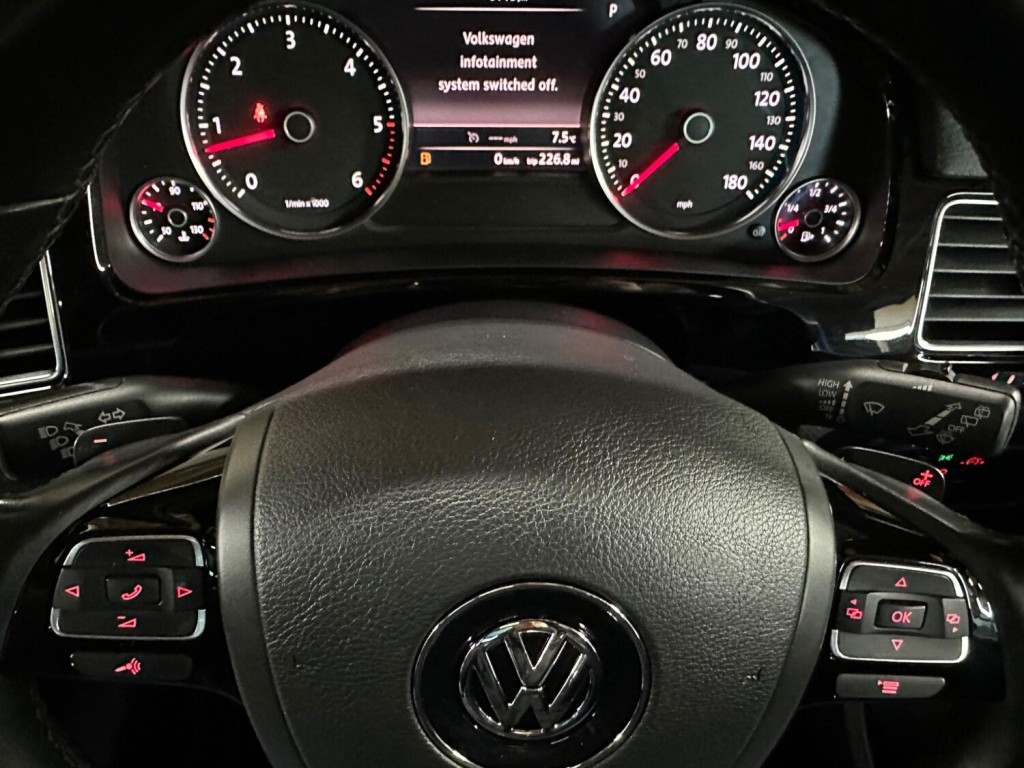 VOLKSWAGEN TOUAREG