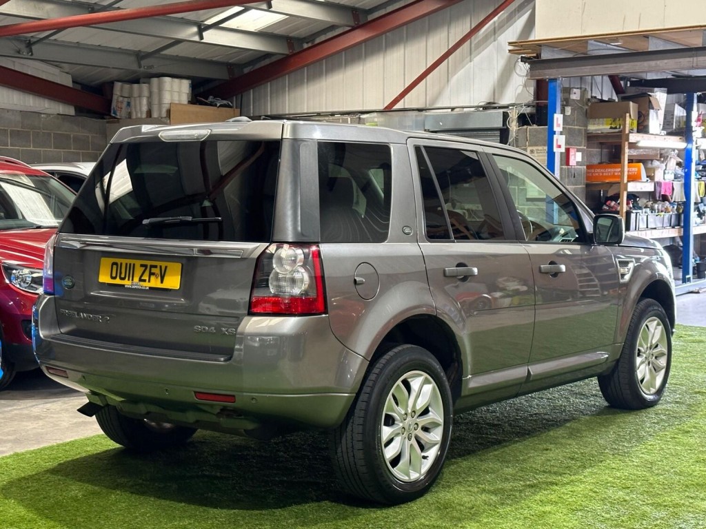 View LAND ROVER FREELANDER 2 2.2 SD4 XS CommandShift 4WD Euro 5 5dr