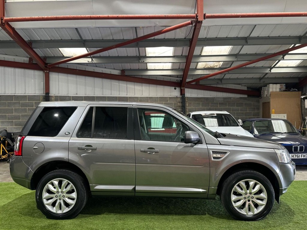 View LAND ROVER FREELANDER 2 2.2 SD4 XS CommandShift 4WD Euro 5 5dr