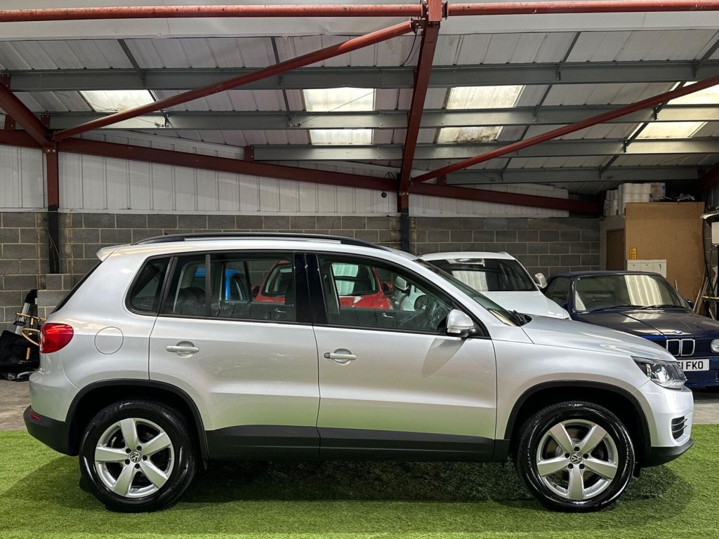 View VOLKSWAGEN TIGUAN 2.0 TDI BlueMotion Tech S 4WD Euro 5 (s/s) 5dr
