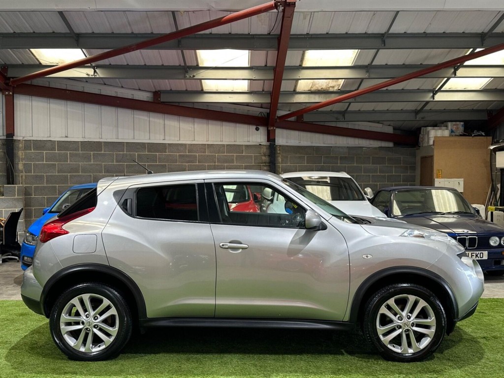 View NISSAN JUKE 1.6 Acenta Premium Euro 5 (s/s) 5dr