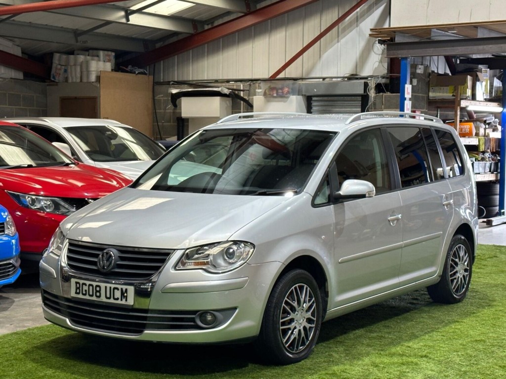 VOLKSWAGEN TOURAN