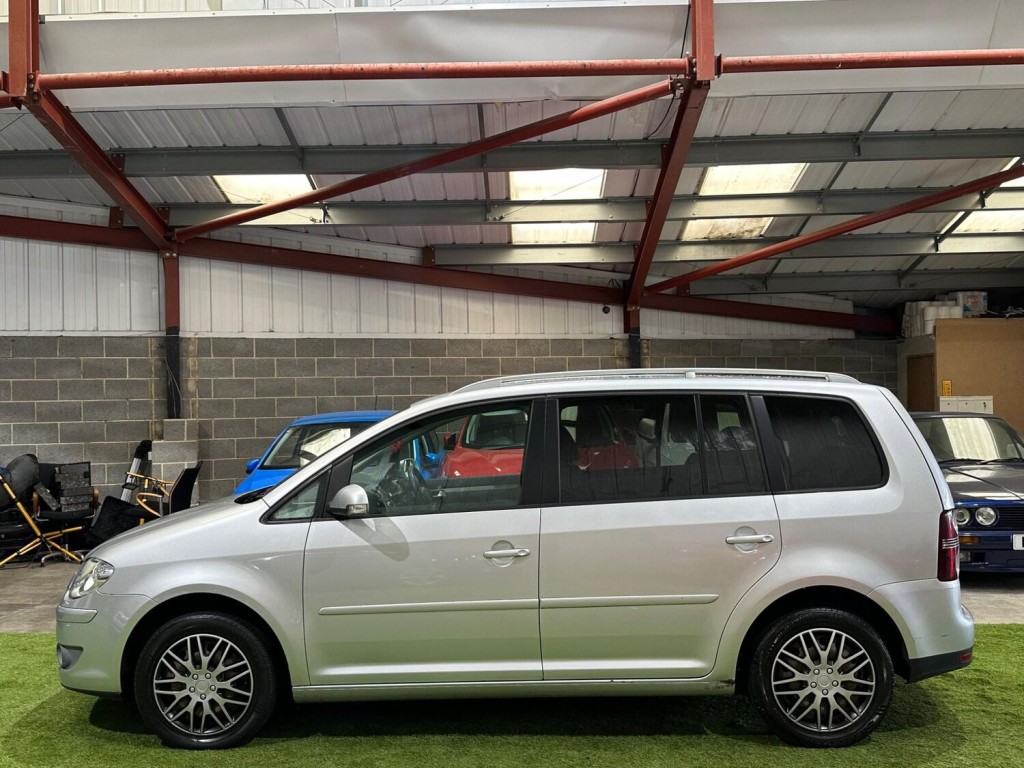 VOLKSWAGEN TOURAN