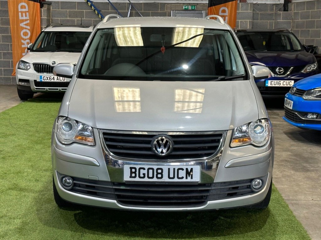 VOLKSWAGEN TOURAN