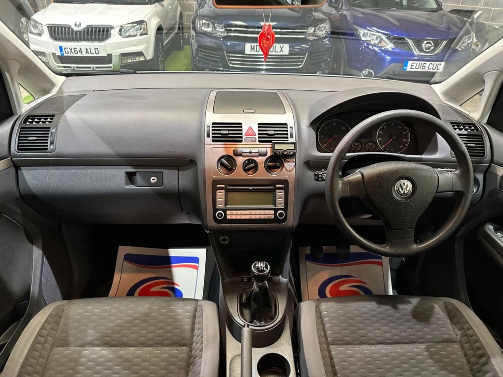 VOLKSWAGEN TOURAN