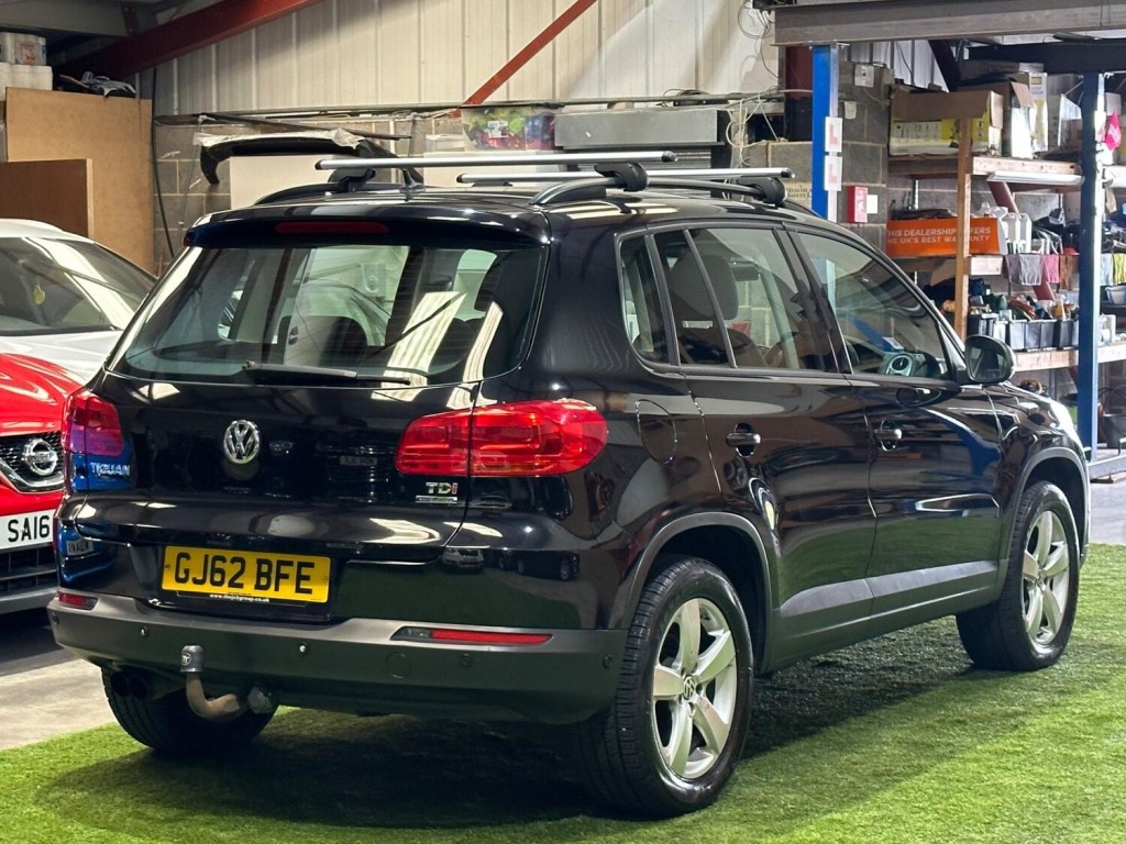 View VOLKSWAGEN TIGUAN 2.0 TDI BlueMotion Tech S 2WD Euro 5 (s/s) 5dr