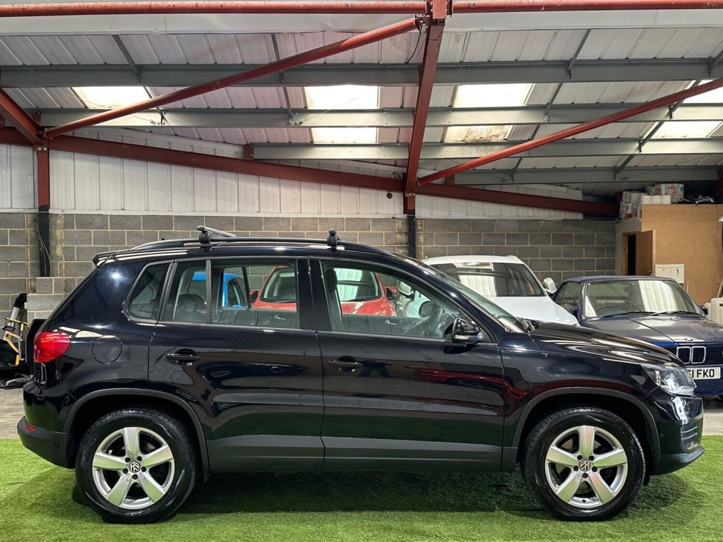 View VOLKSWAGEN TIGUAN 2.0 TDI BlueMotion Tech S 2WD Euro 5 (s/s) 5dr