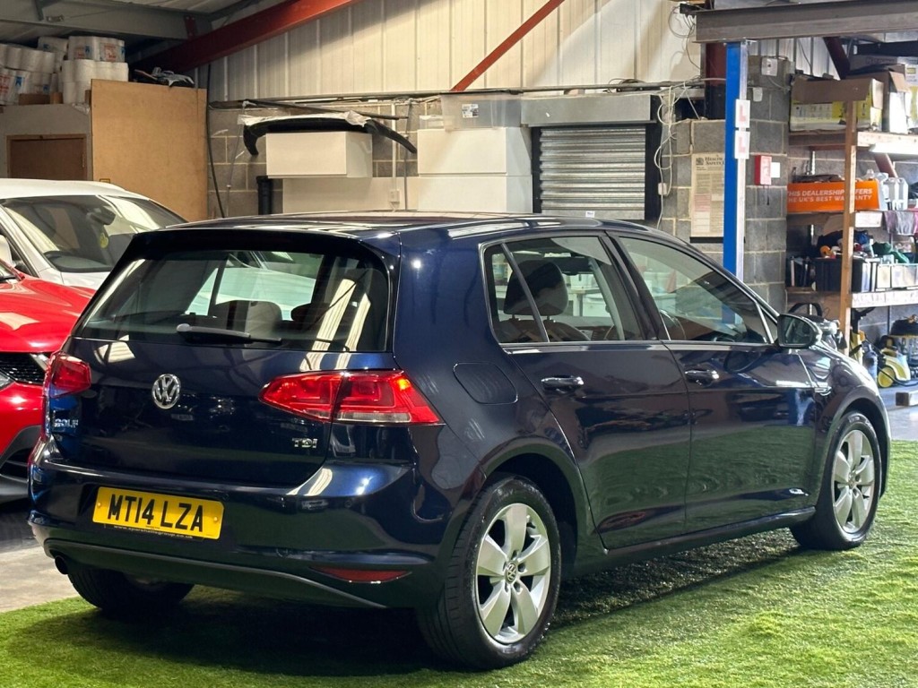 View VOLKSWAGEN GOLF 1.6 TDI BlueMotion Euro 5 (s/s) 5dr