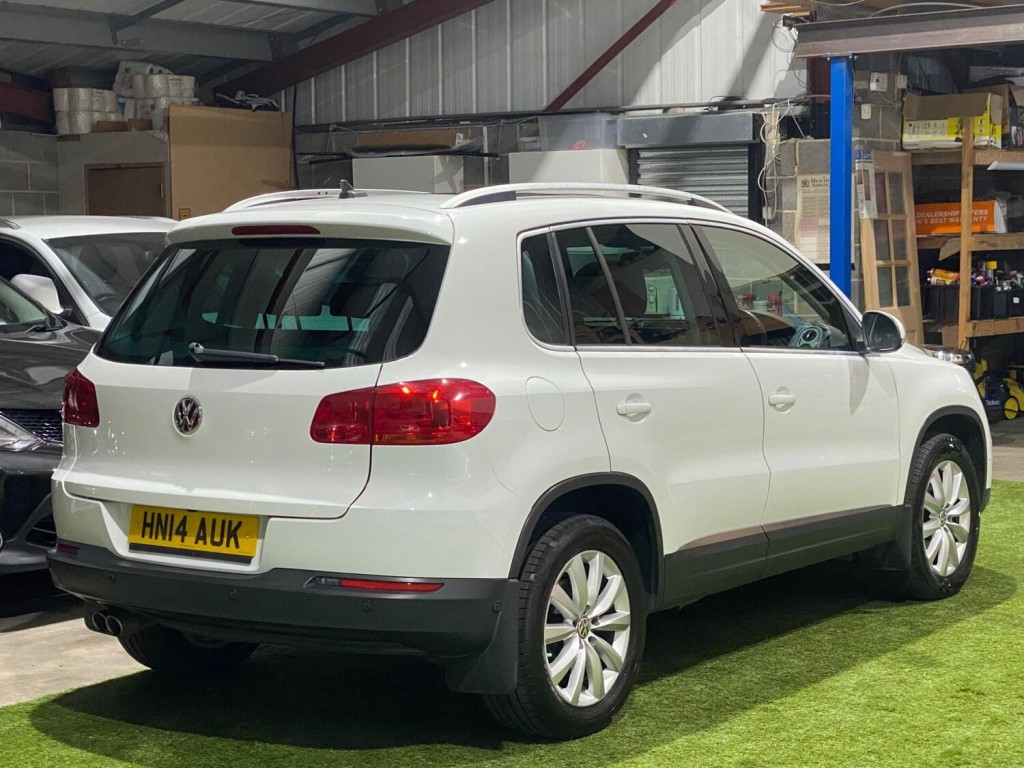View VOLKSWAGEN TIGUAN 2.0 TDI BlueMotion Tech Match DSG 4WD Euro 5 (s/s) 5dr