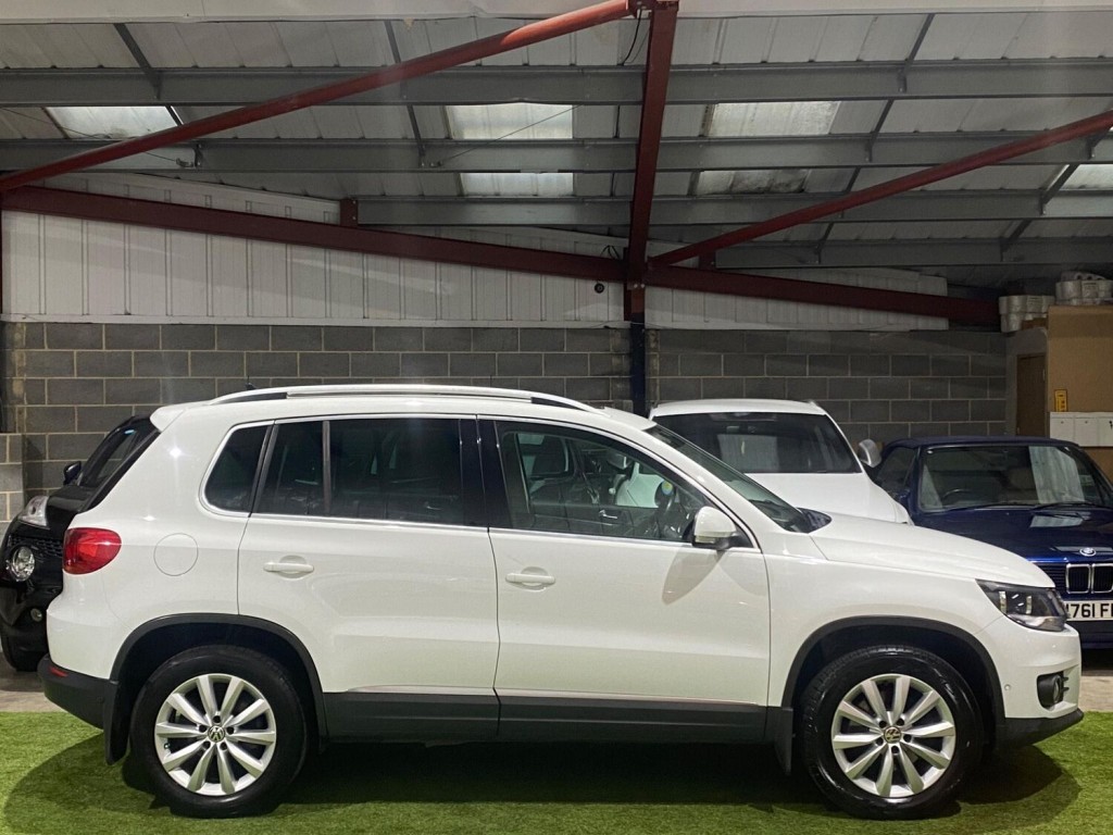 View VOLKSWAGEN TIGUAN 2.0 TDI BlueMotion Tech Match DSG 4WD Euro 5 (s/s) 5dr