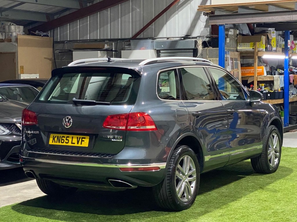 View VOLKSWAGEN TOUAREG 3.0 TDI V6 BlueMotion Tech SE Tiptronic 4WD Euro 6 (s/s) 5dr