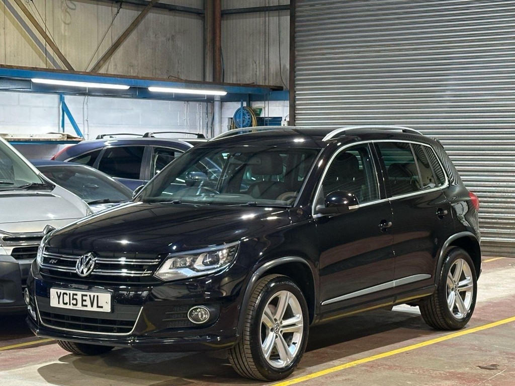 View VOLKSWAGEN TIGUAN 2.0 TDI BlueMotion Tech R-Line DSG 4WD Euro 5 (s/s) 5dr (Nav)