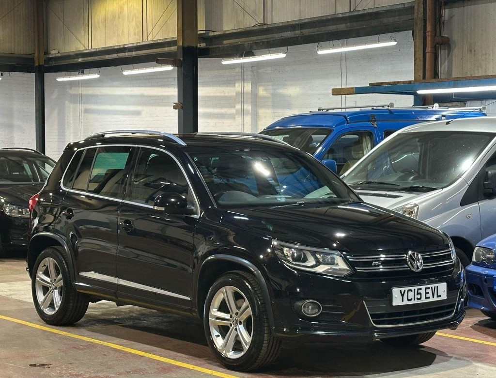 View VOLKSWAGEN TIGUAN 2.0 TDI BlueMotion Tech R-Line DSG 4WD Euro 5 (s/s) 5dr (Nav)