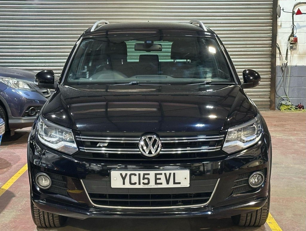 View VOLKSWAGEN TIGUAN 2.0 TDI BlueMotion Tech R-Line DSG 4WD Euro 5 (s/s) 5dr (Nav)