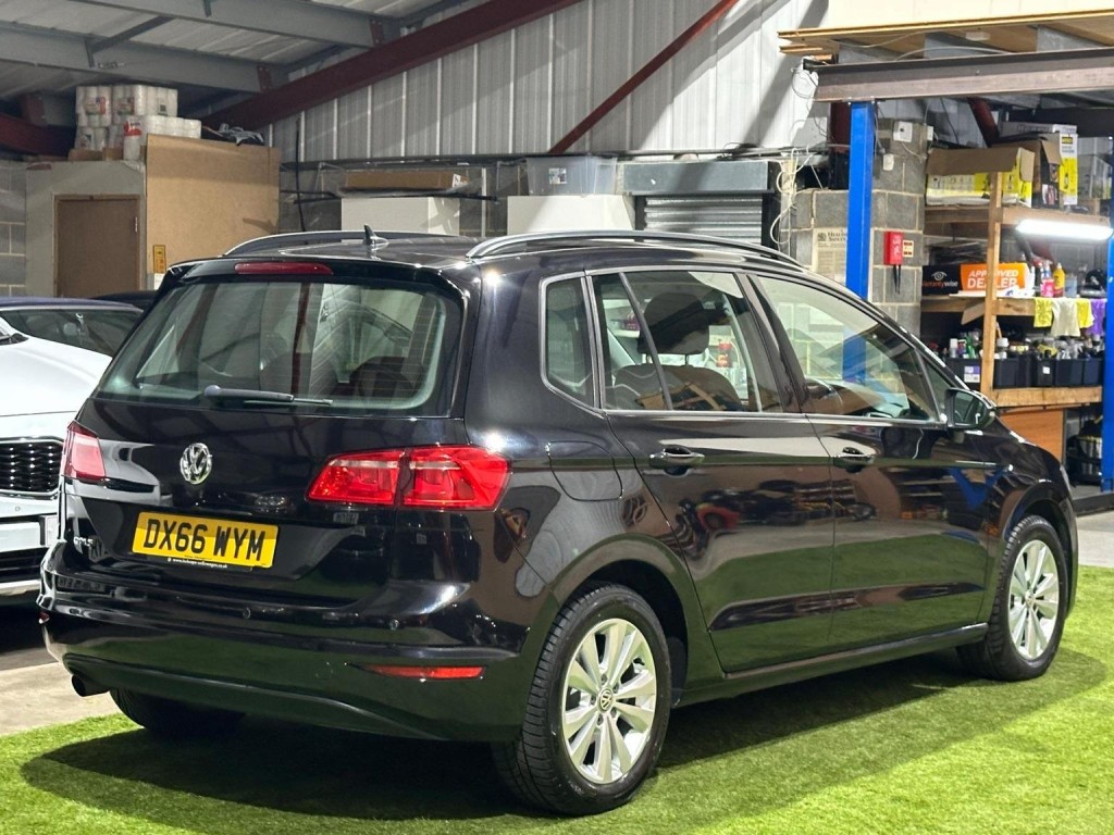 VOLKSWAGEN GOLF SV