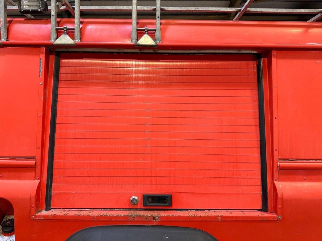 LAND ROVER DEFENDER 110