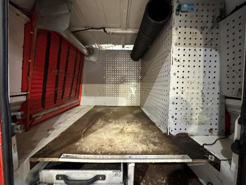 LAND ROVER DEFENDER 110