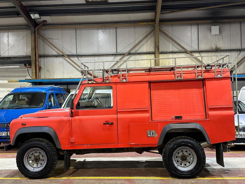 LAND ROVER DEFENDER 110