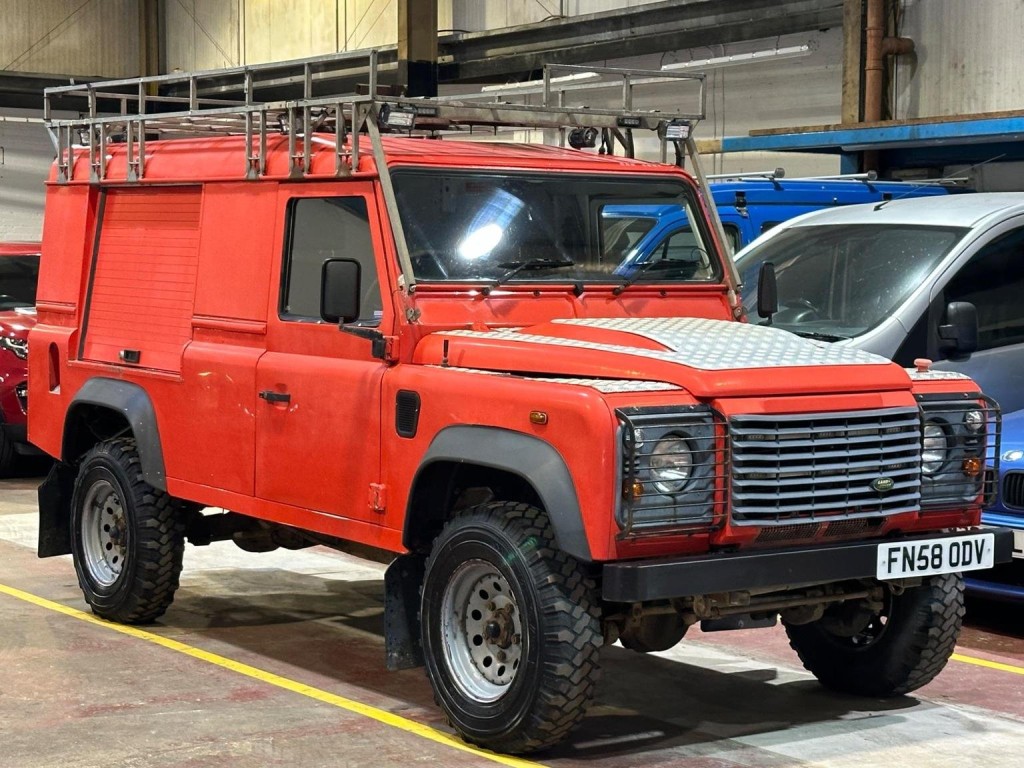 View LAND ROVER DEFENDER 110 2.4 TDCi Utility Wagon 4WD MWB Euro 4 5dr