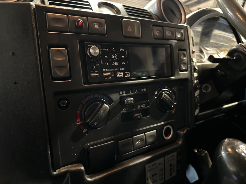 LAND ROVER DEFENDER 110