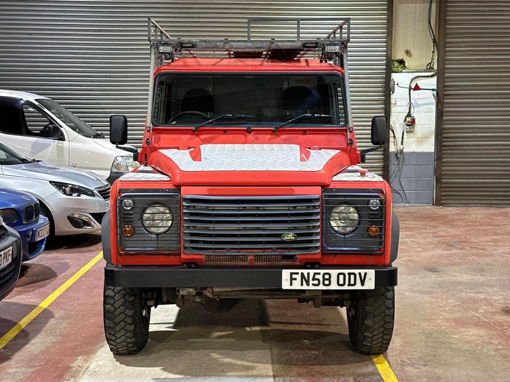 View LAND ROVER DEFENDER 110 2.4 TDCi Utility Wagon 4WD MWB Euro 4 5dr