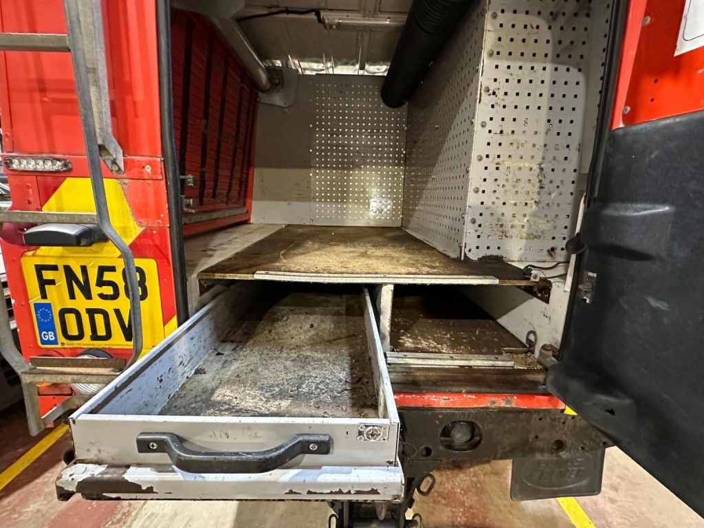 LAND ROVER DEFENDER 110