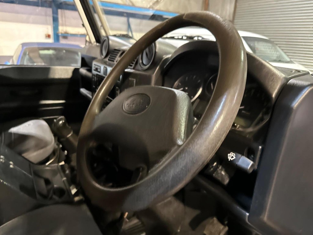 LAND ROVER DEFENDER 110