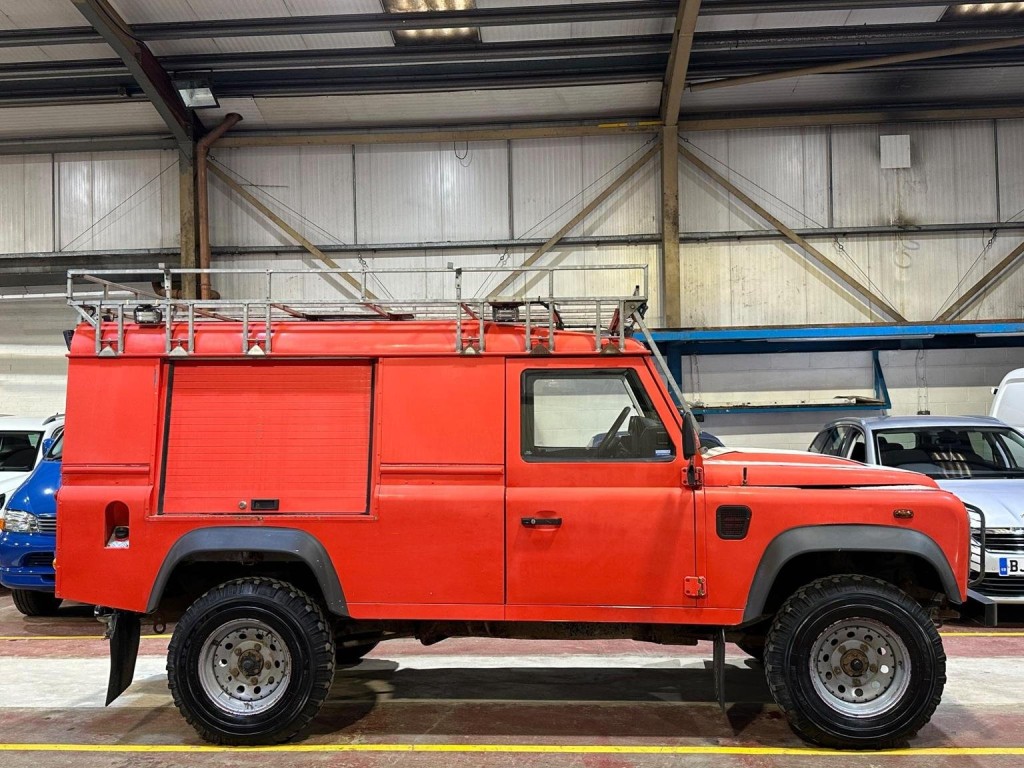 LAND ROVER DEFENDER 110