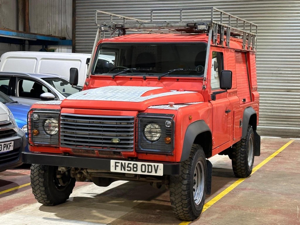 View LAND ROVER DEFENDER 110 2.4 TDCi Utility Wagon 4WD MWB Euro 4 5dr