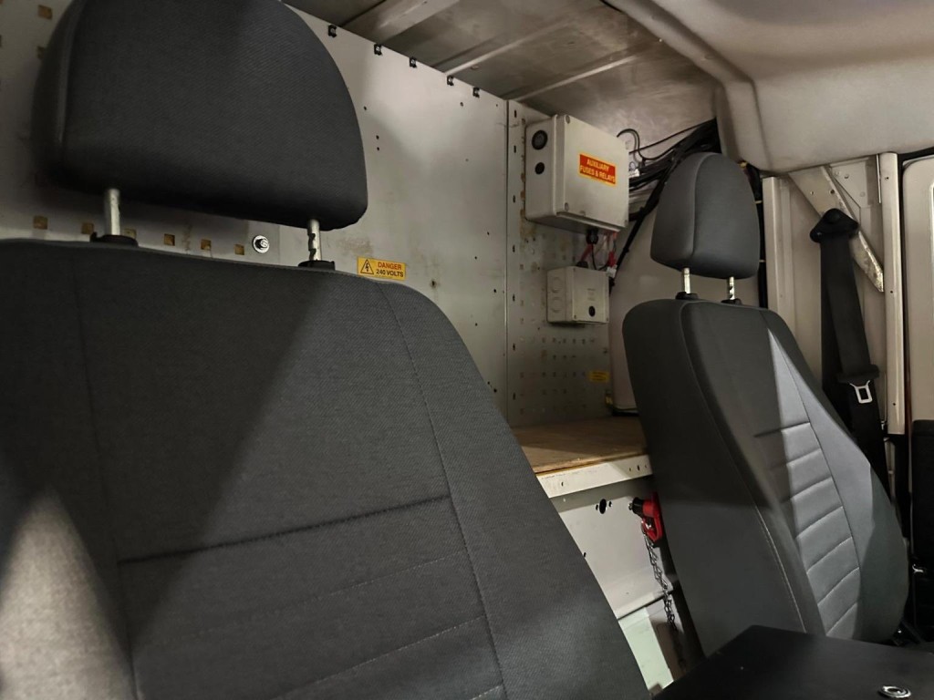 LAND ROVER DEFENDER 110