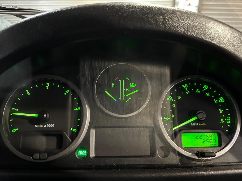 LAND ROVER DEFENDER 110