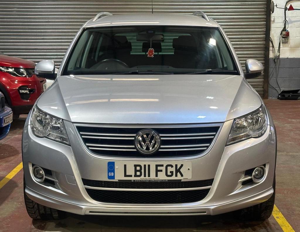 View VOLKSWAGEN TIGUAN 2.0 TDI R-Line DSG 4WD Euro 5 5dr