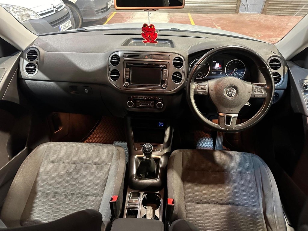 VOLKSWAGEN TIGUAN