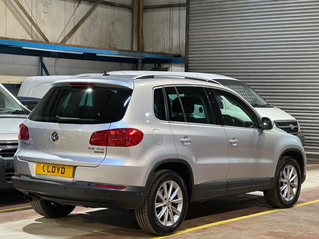 VOLKSWAGEN TIGUAN