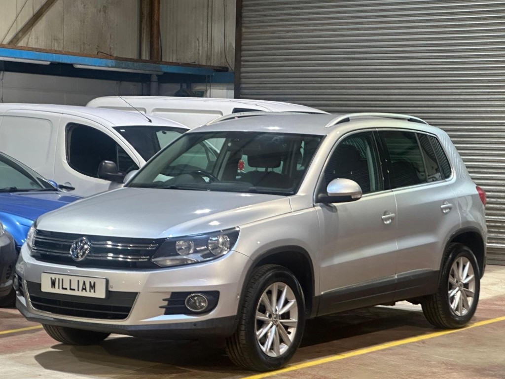 View VOLKSWAGEN TIGUAN 2.0 TDI BlueMotion Tech SE 4WD Euro 5 (s/s) 5dr