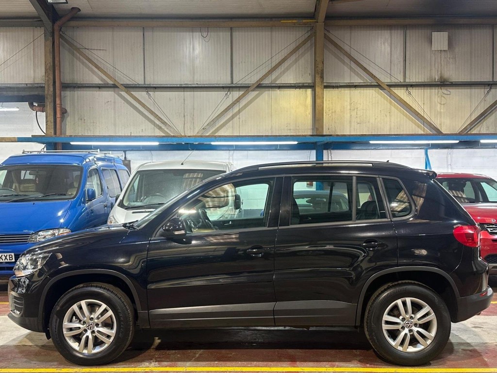 VOLKSWAGEN TIGUAN