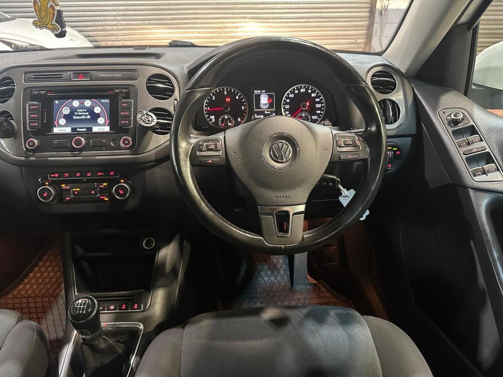 VOLKSWAGEN TIGUAN
