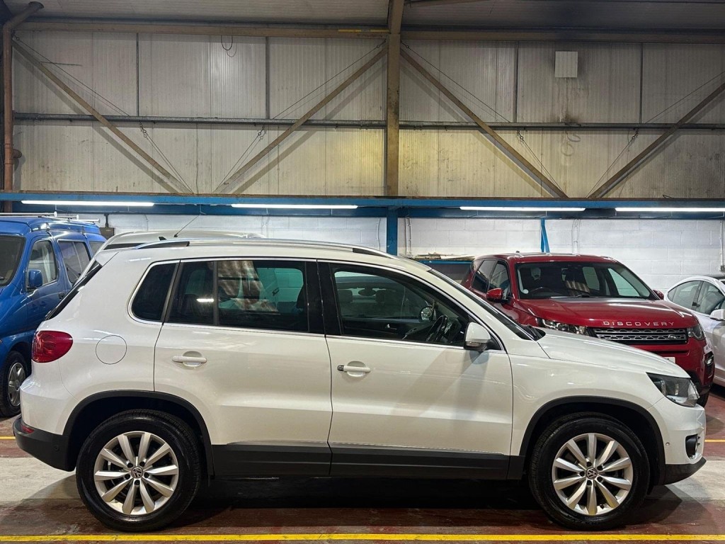 VOLKSWAGEN TIGUAN