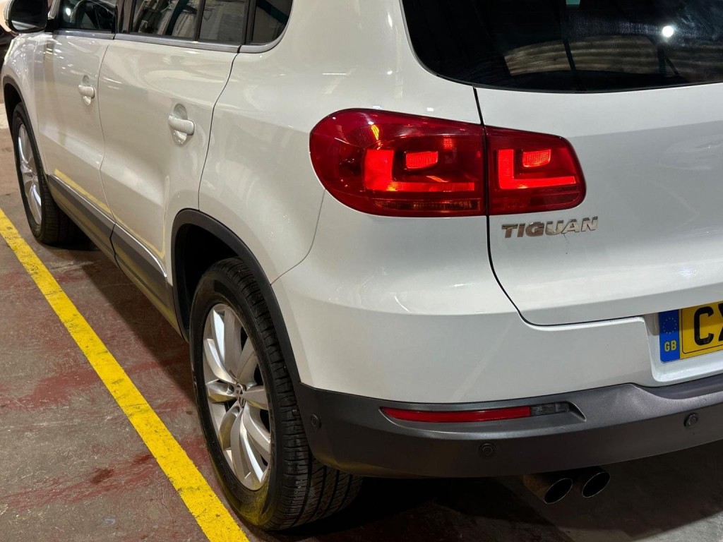VOLKSWAGEN TIGUAN