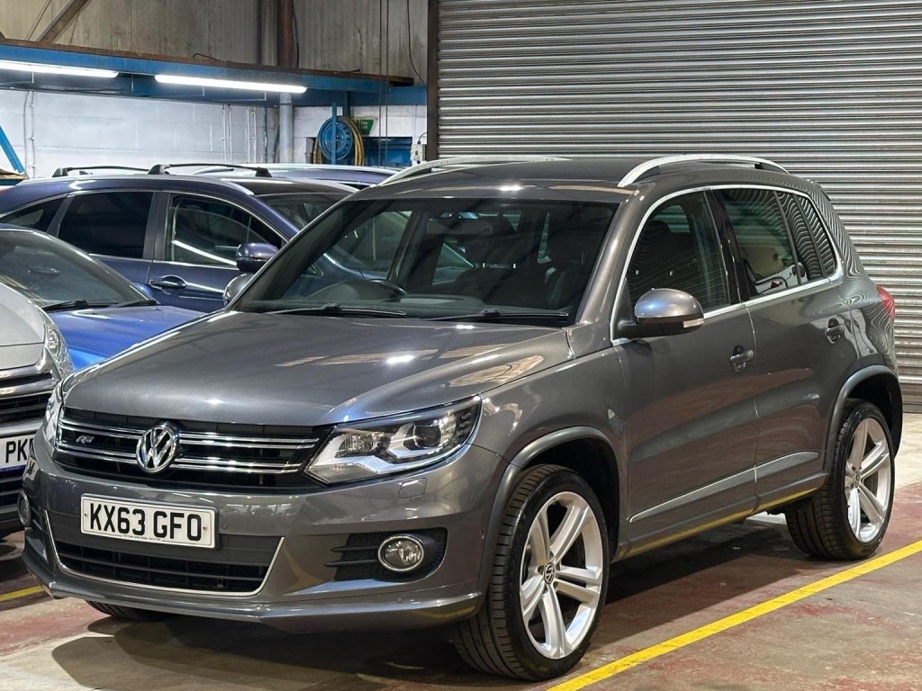View VOLKSWAGEN TIGUAN 2.0 TDI BlueMotion Tech R-Line 4WD Euro 5 (s/s) 5dr