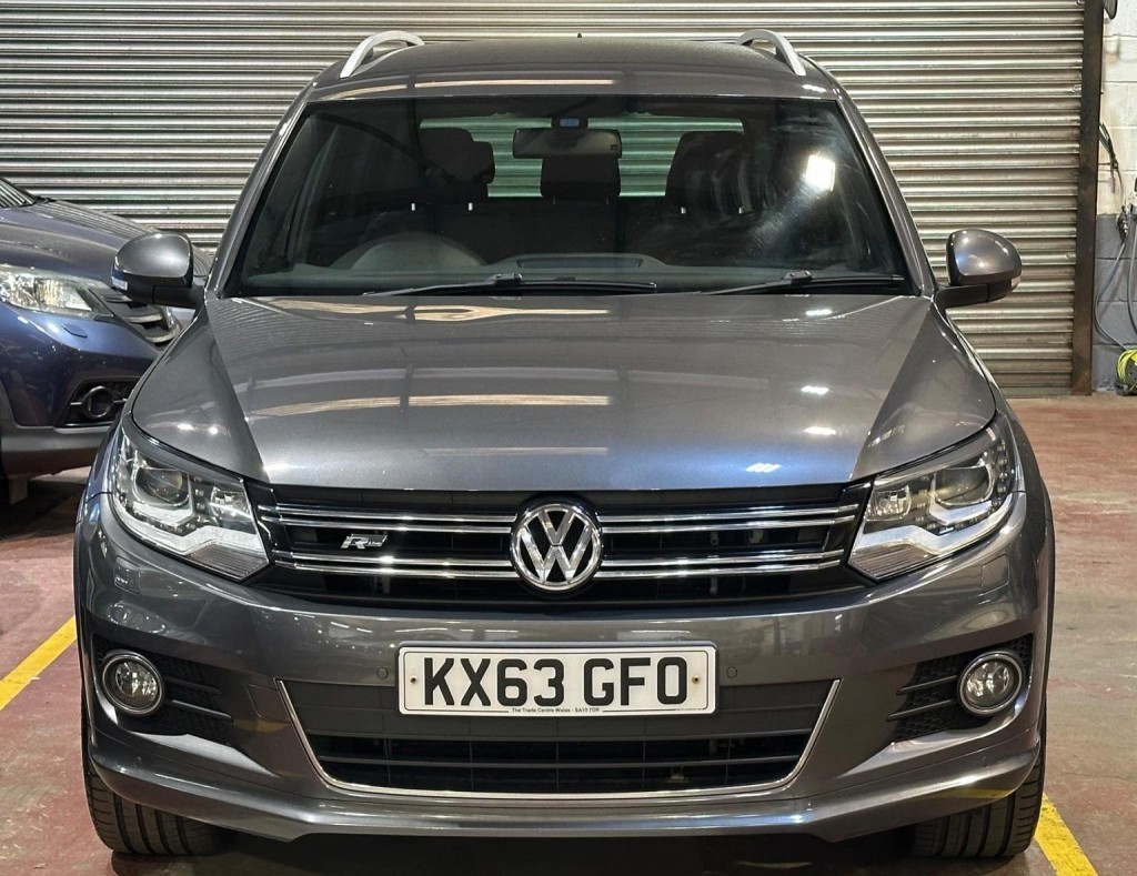View VOLKSWAGEN TIGUAN 2.0 TDI BlueMotion Tech R-Line 4WD Euro 5 (s/s) 5dr