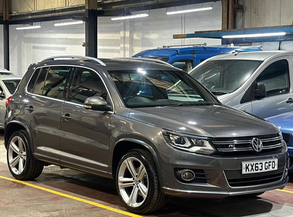View VOLKSWAGEN TIGUAN 2.0 TDI BlueMotion Tech R-Line 4WD Euro 5 (s/s) 5dr