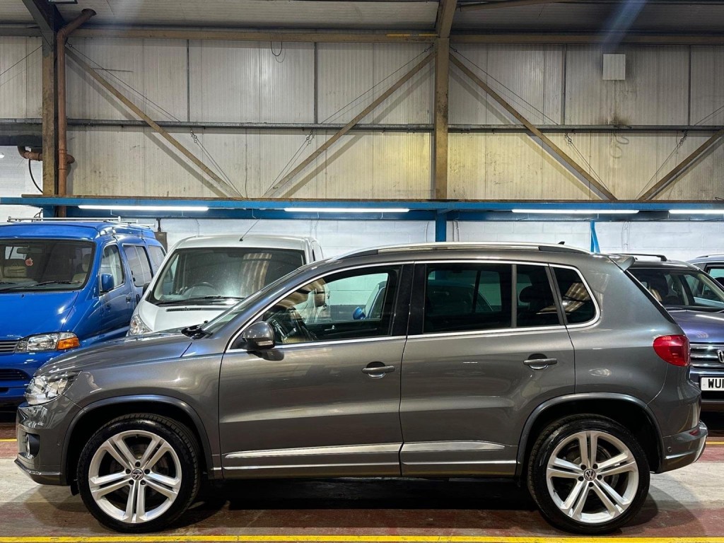 VOLKSWAGEN TIGUAN